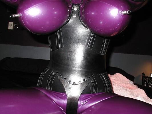 Lila Latexschlampe