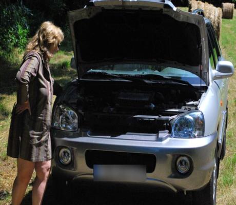 Slave est tombé en panne avec sa voiture.