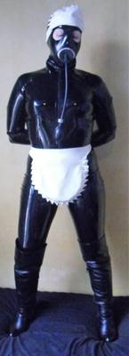 Femme de ménage en caoutchouc en latex complet