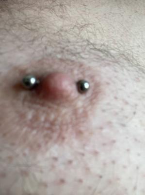 Brustwarzenpiercing