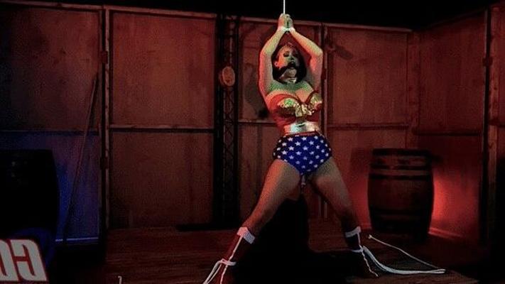 Wonderwoman-Bondage 11