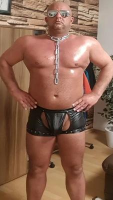 The slave faggot posing in Leathershorts and silverchain