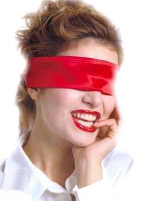 Frauen mit verbundenen Augen - blindfolded girls #