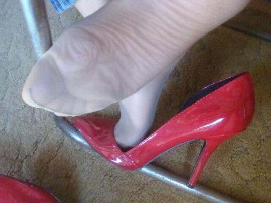 CRAWL UNDER MY CHAIR AND LICK ON MY NYLON TOES