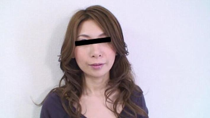 ZUM LECKEN VON MILF-LÖCHERN GEZWUNGEN (JAPAN)