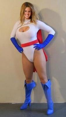 Kate Upton en tant que super-héroïne powergirl