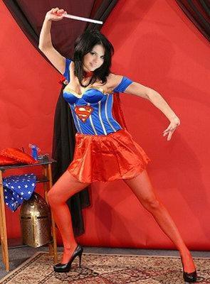 selena gomez como SUPERGIRL hipno femdom perigo