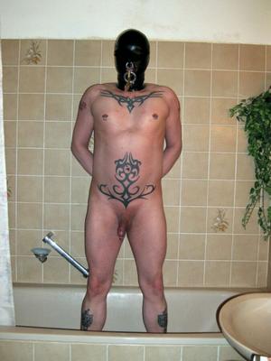 Masque en latex - esclave Walter se douche - vieille fille