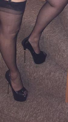 Pretty feet & heels (Female & Sissy)