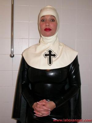 Examen de nonne en latex