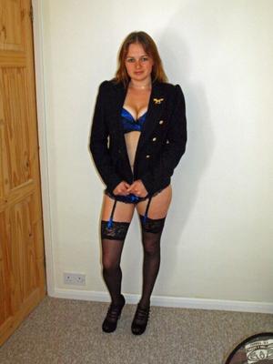 Femme amateur aux gros seins Devon