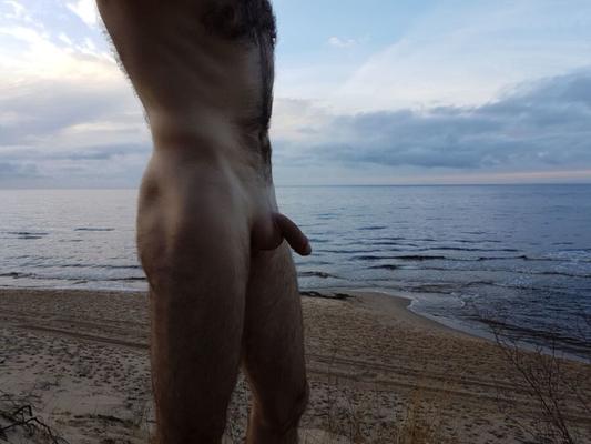 Beach exhibitionist and penis bondage in the forest