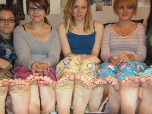 Young Queens seduce and enslave elderly footpig