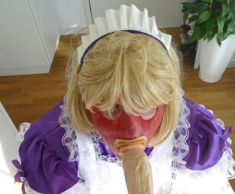 Sissy Maid dans la servitude et humiliée