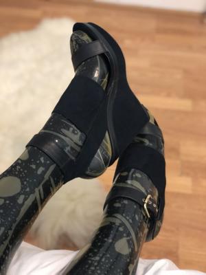 Mes pieds parfaits en latex et talons