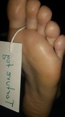 Susan - tied toes with message