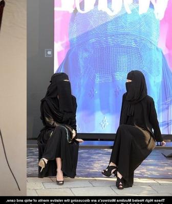 Muslima Fem Dom que cubre la cara completa