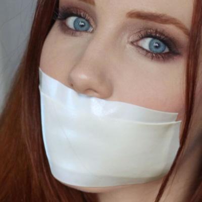 Gagged Girls : contrefaçons et manipulations (Gagged At Once)