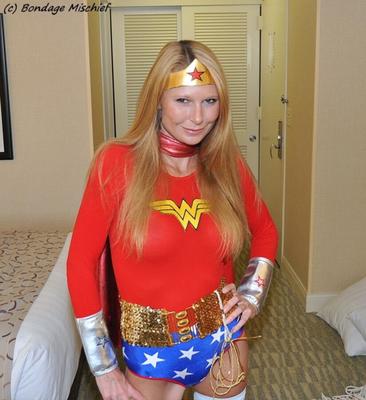 Savannah - Super Heroine Captured