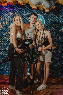 -NN- Jeunes étudiants britanniques - Bal de charité - Photos de boudoir