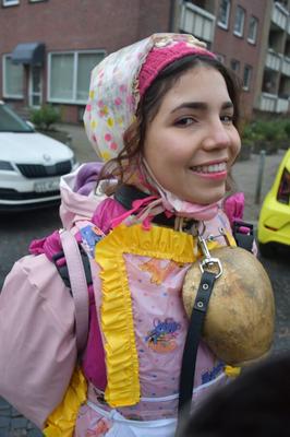 La puta alemana Petjezulma en el patio de recreo