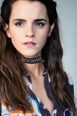 emma watson con cuello