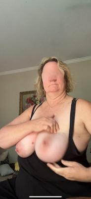 Meine sexy MILF-Freundin Juli 2024 Videoanruf Nippelclips