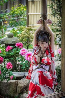 Kinbaku bi La belleza de la atadura apretada